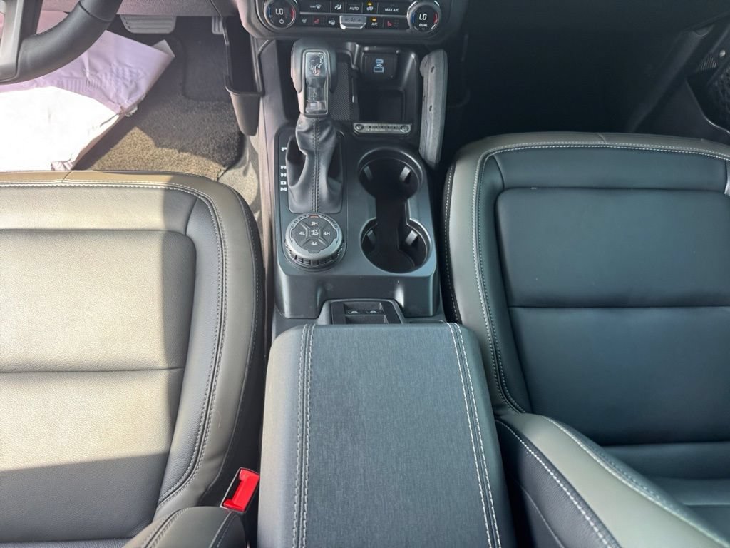 Certified 2025 Ford Bronco Outer Banks w/ Sasquatch Package AWD/4WD image 10