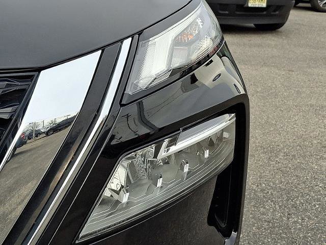 Used 2021 Nissan Rogue SV image 9