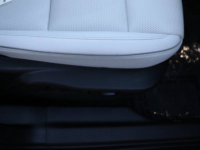Used 2025 Buick Envision Avenir AWD/4WD image 11
