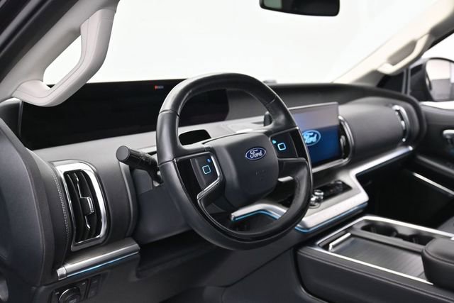 Certified 2025 Ford Expedition Platinum AWD/4WD image 15