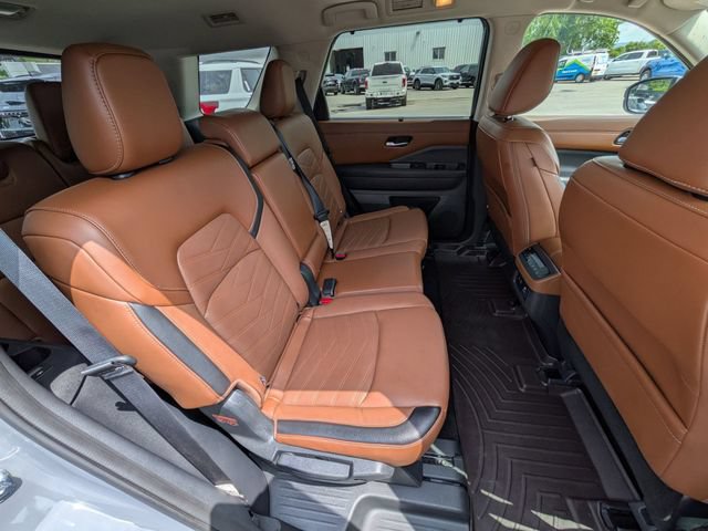 Used 2024 Nissan Pathfinder Platinum w/ Cargo Package AWD/4WD image 22