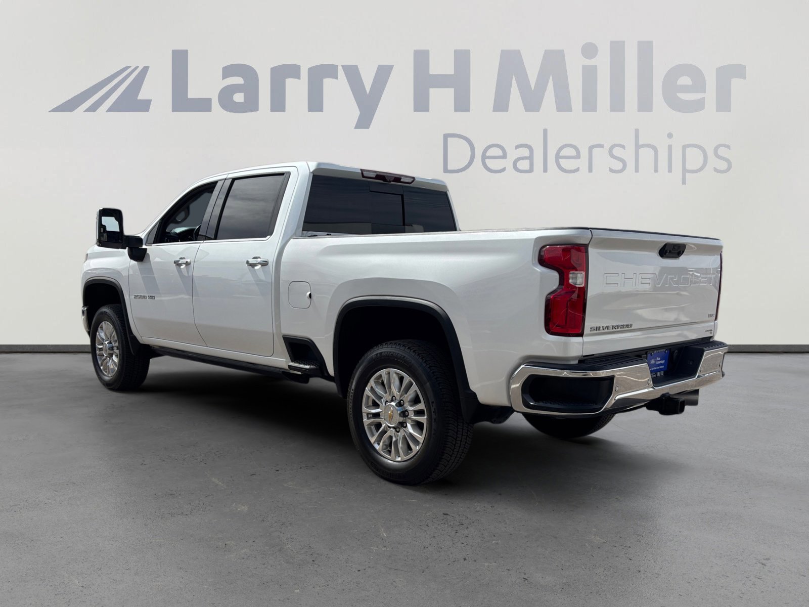 Used 2021 Chevrolet Silverado 2500 LTZ w/ LTZ Premium Package image 3