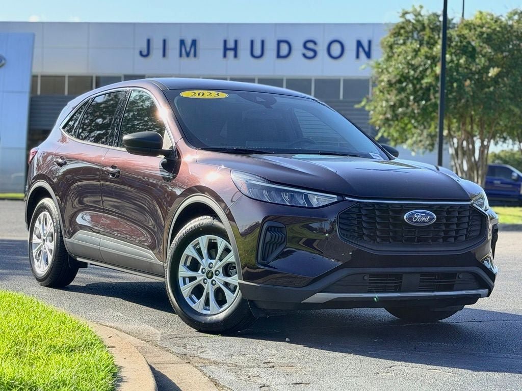 Certified 2023 Ford Escape Active w/ Tech Pack #1 FWD image 2