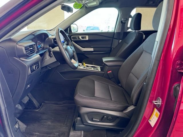 Certified 2024 Ford Explorer XLT RWD image 9