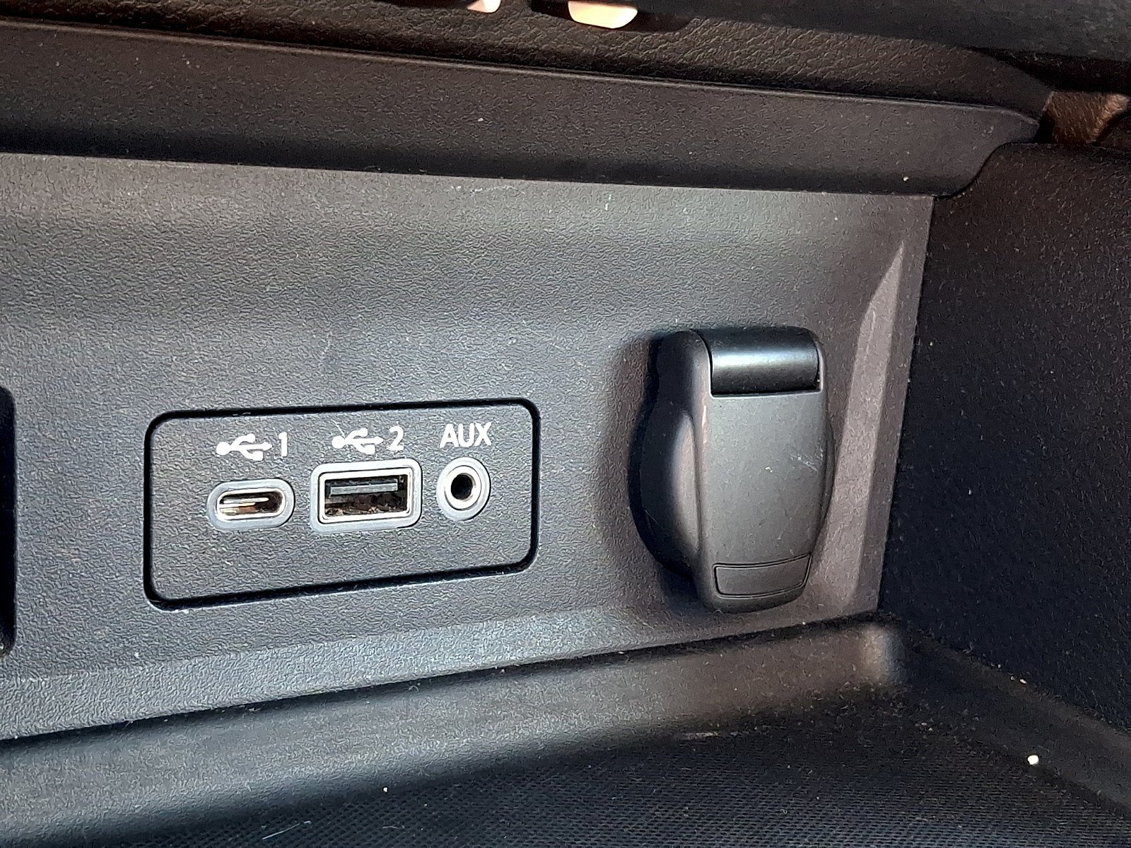 Used 2024 Nissan Sentra SV FWD image 22