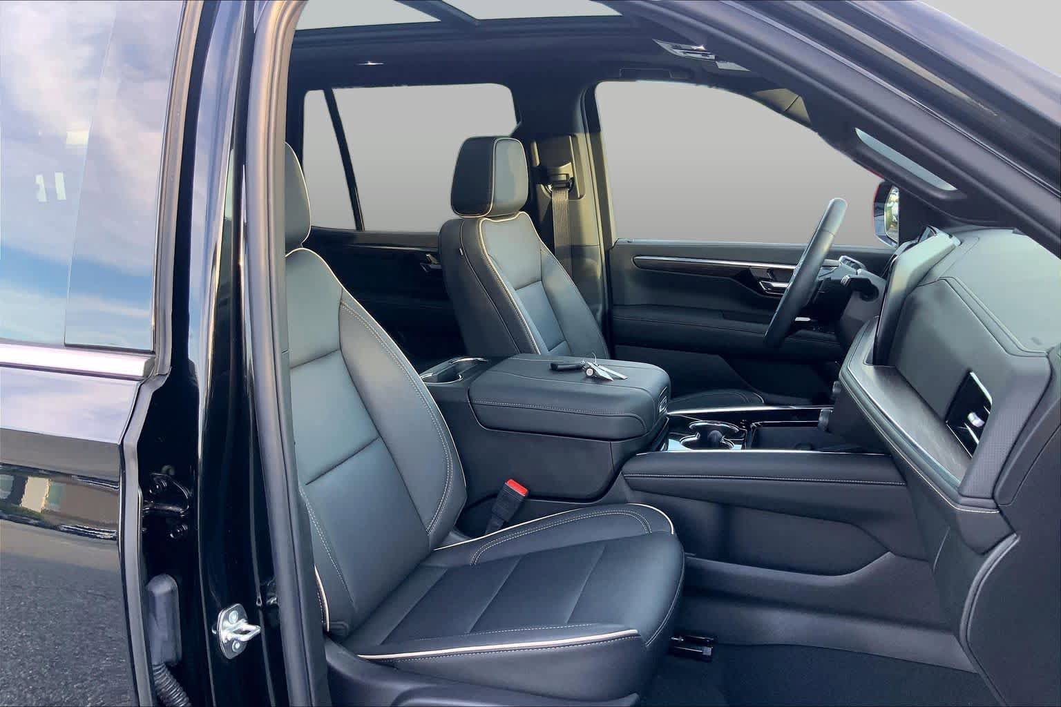 Used 2026 Chevrolet Tahoe Premier w/ Sun And Tow Package RWD image 9
