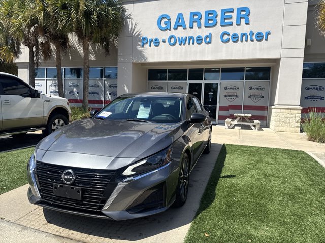 Used 2024 Nissan Altima 2.5 SV FWD image 2