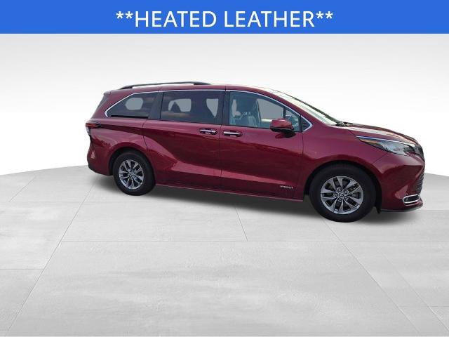 Used 2021 Toyota Sienna XLE AWD/4WD image 2