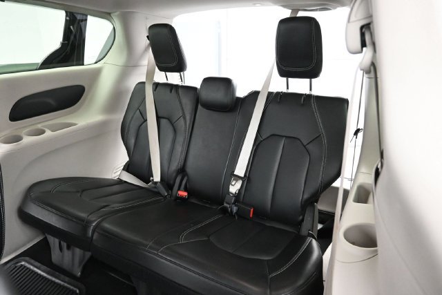 Used 2023 Chrysler Pacifica Touring-L FWD image 30