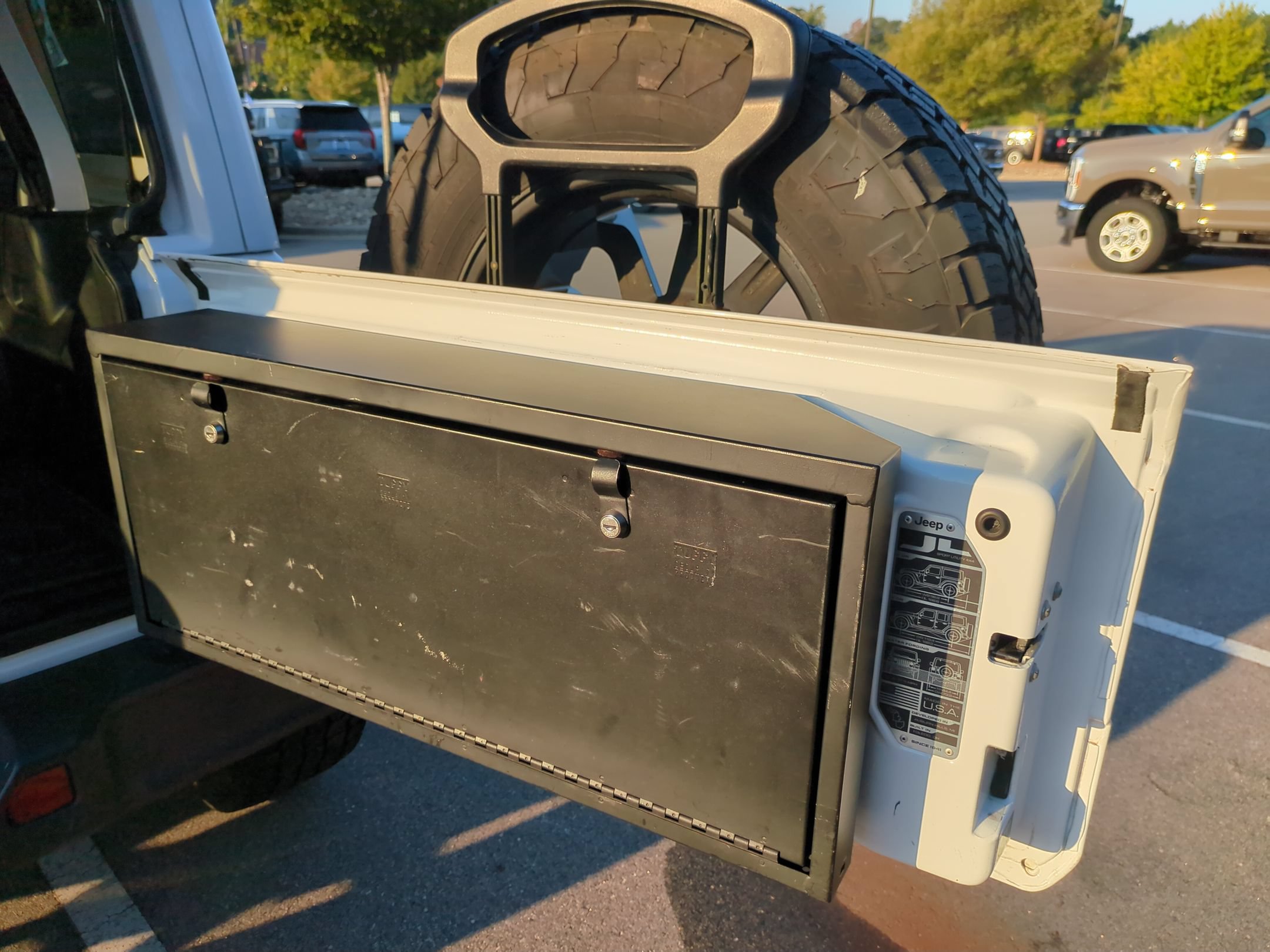 Used 2021 Jeep Wrangler Unlimited Sahara AWD/4WD image 36