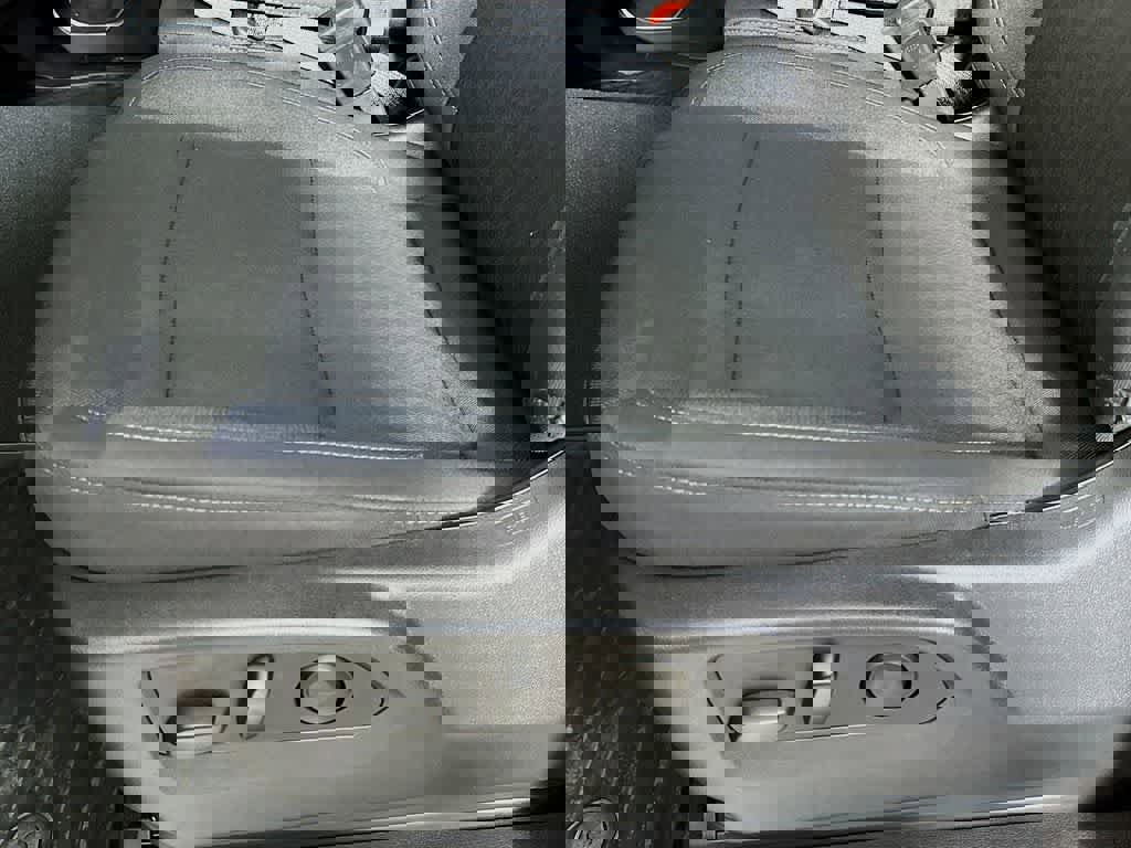 Used 2025 Chevrolet Silverado 1500 LT image 30