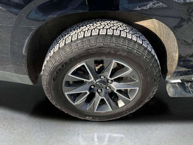 Used 2022 Chevrolet Suburban Z71 w/ Z71 Off-Road Package AWD/4WD image 30