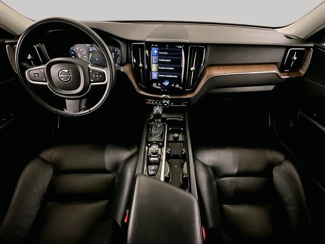 Used 2021 Volvo XC60 T5 Momentum w/ Premium Package AWD/4WD image 14