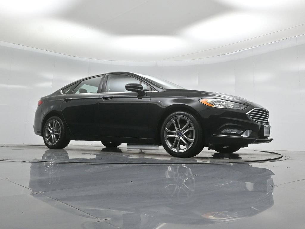 Certified 2017 Ford Fusion SE w/ Equipment Group 201A FWD image 4