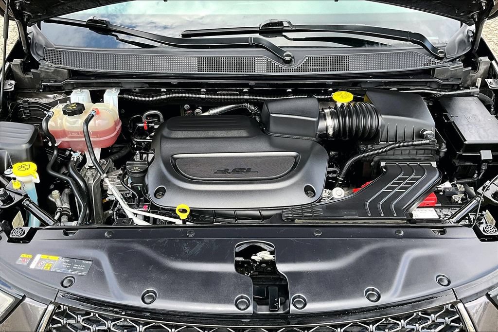 Used 2023 Chrysler Pacifica Touring-L FWD image 10