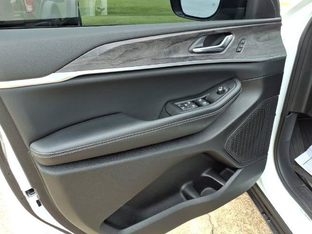 Used 2024 Jeep Grand Cherokee L Limited w/ Black Appearance Package RWD image 12
