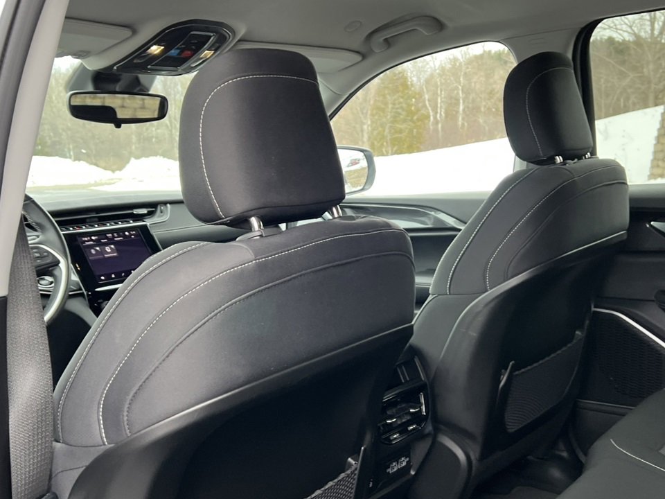 Used 2022 Jeep Grand Cherokee Laredo w/ Luxury Tech Group I image 28