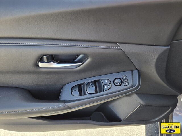 Used 2025 Nissan Sentra SV w/ All-Weather Package FWD image 18