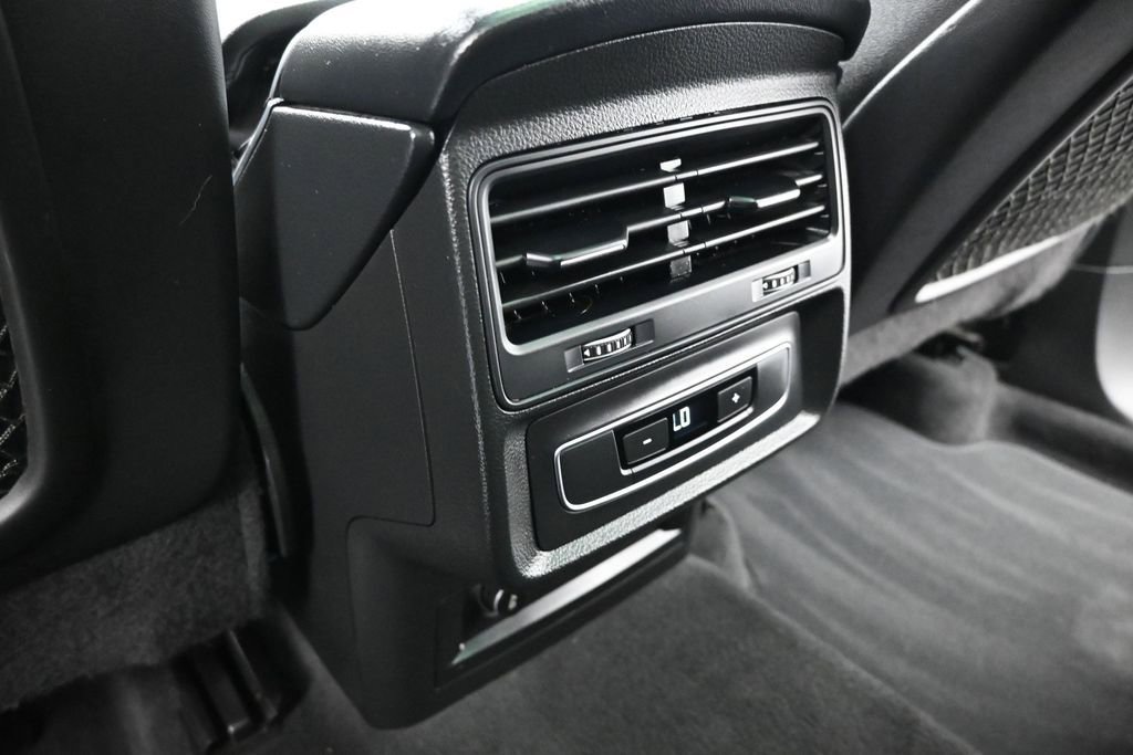 Used 2022 Audi Q7 2.0T Premium Plus w/ Premium Plus Package AWD/4WD image 22