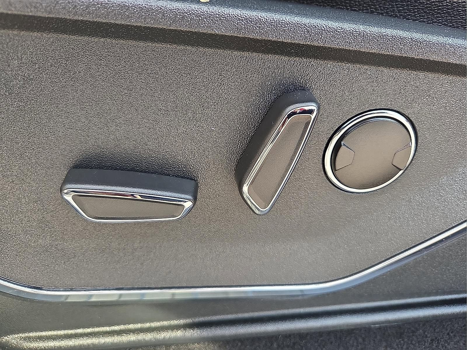 Certified 2023 Ford F150 Lariat w/ Equipment Group 502A High image 15