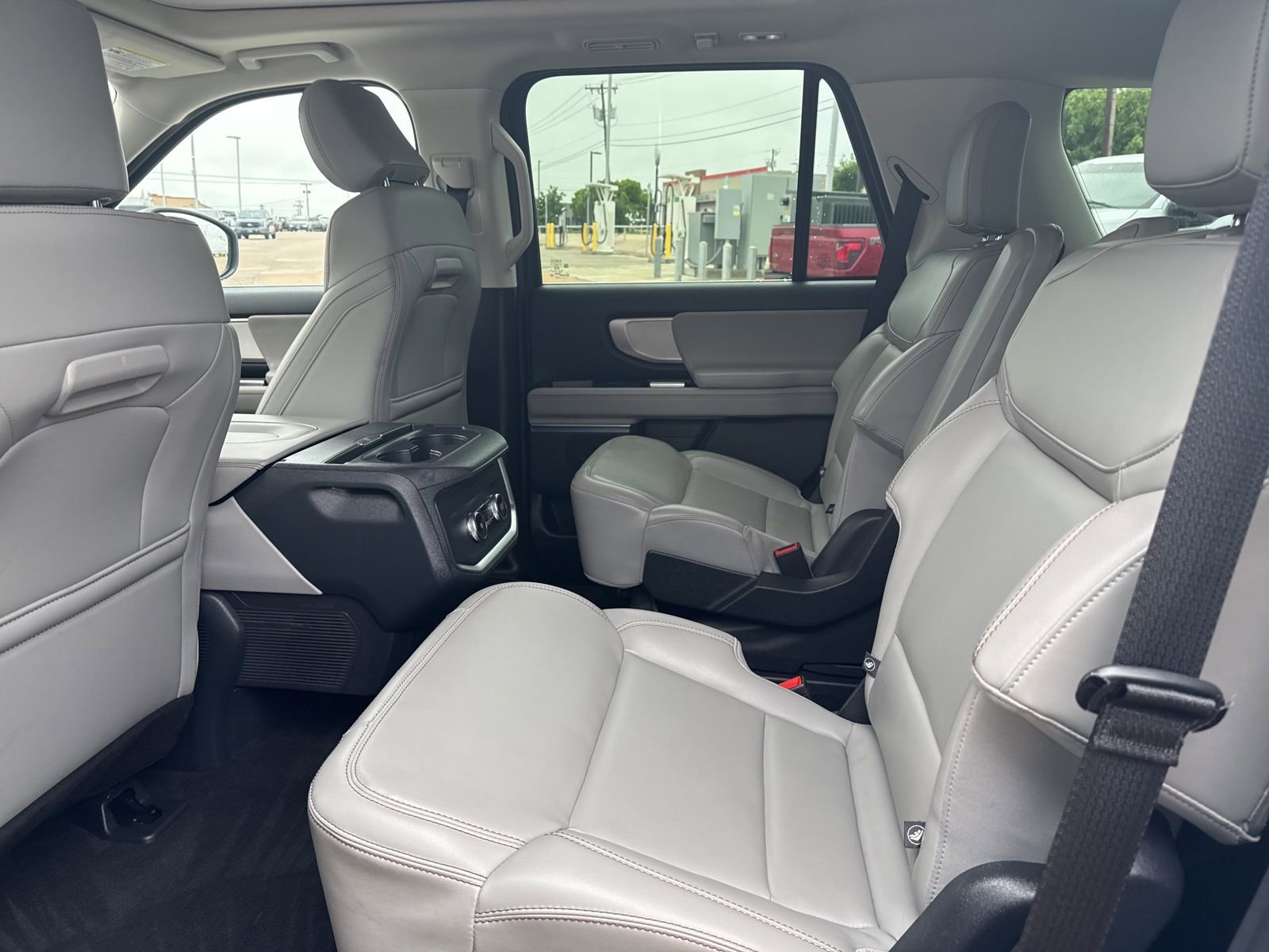 Certified 2025 Ford Expedition Active image 9