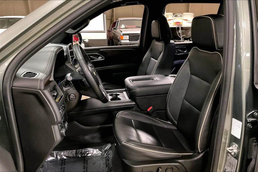 Used 2023 Chevrolet Suburban Premier image 22