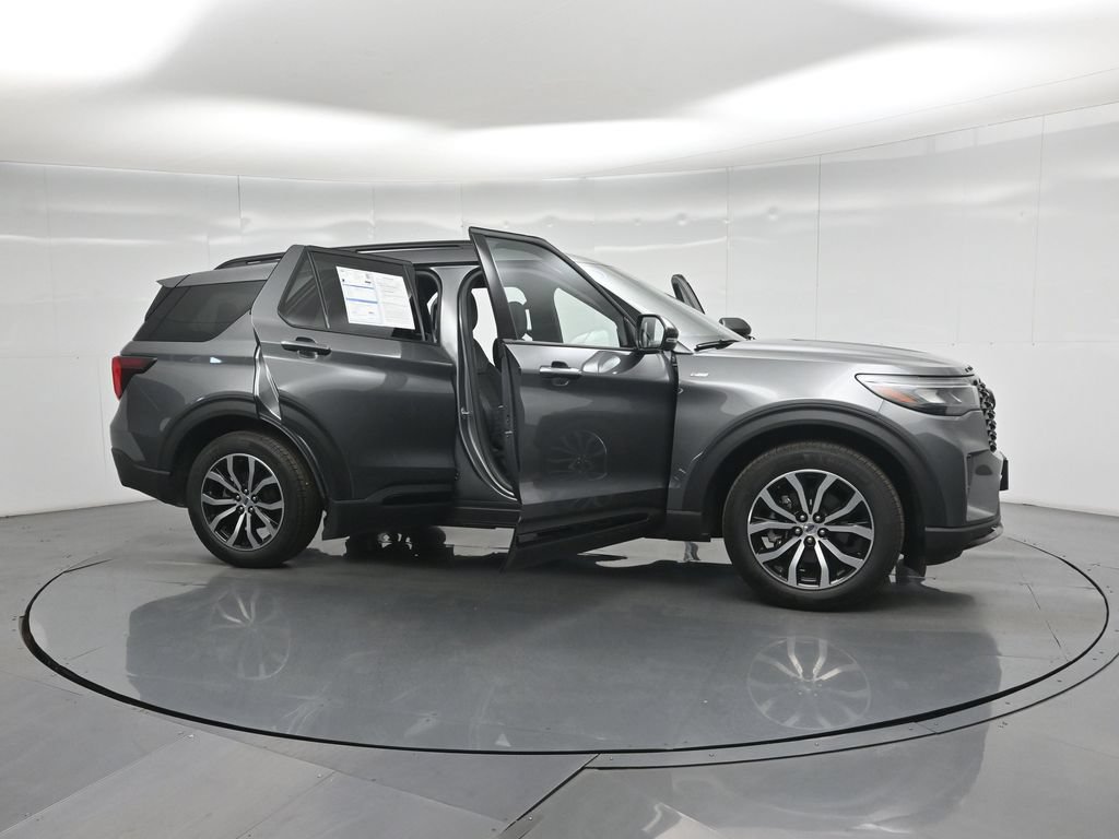 Certified 2026 Ford Explorer ST-Line AWD/4WD image 32