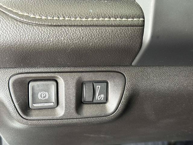 Used 2021 GMC Acadia SLE w/ Driver Convenience Package FWD image 27