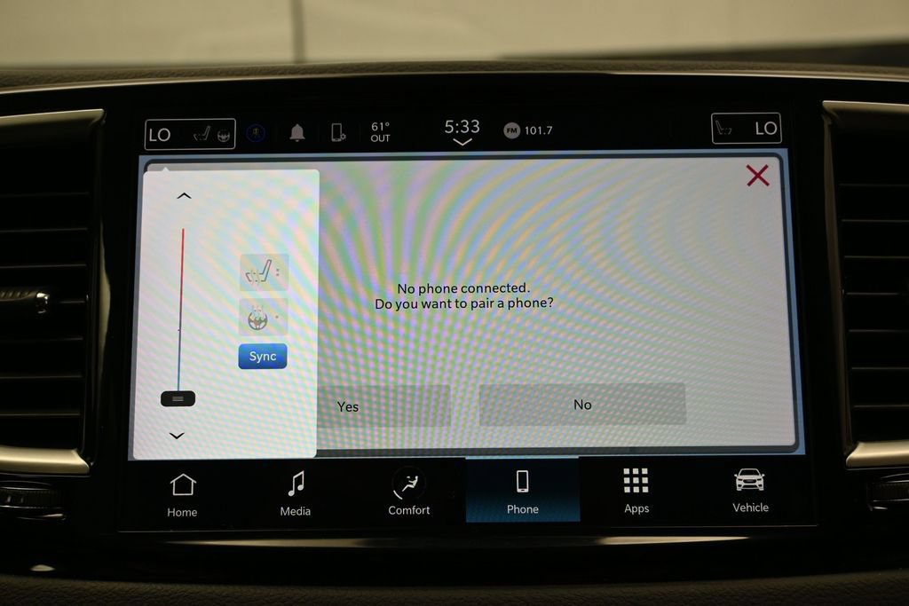 Used 2024 Chrysler Pacifica Touring-L FWD image 32