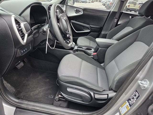 Used 2023 Kia Soul LX w/ LX Technology Package FWD image 5