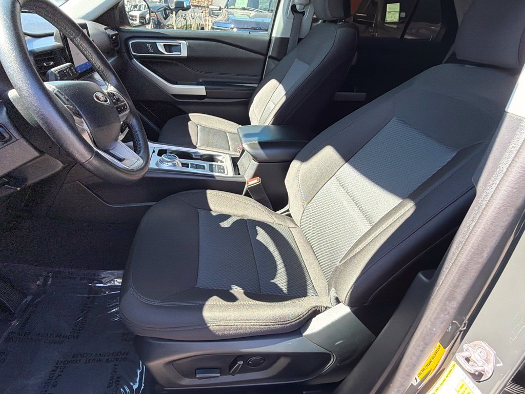 Certified 2023 Ford Explorer XLT RWD image 24