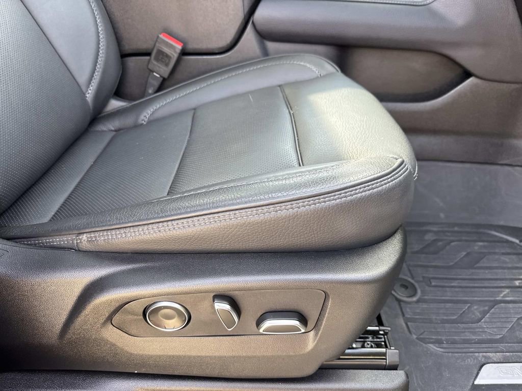 Used 2024 GMC Yukon XL Denali w/ Denali Reserve Package image 15