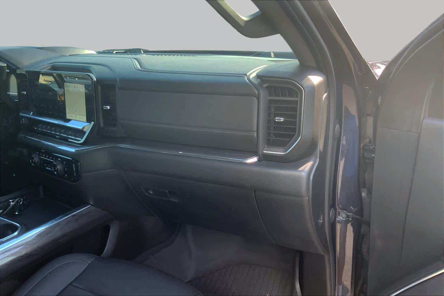 Used 2024 Chevrolet Silverado 2500 LTZ w/ LTZ Premium Package AWD/4WD image 19