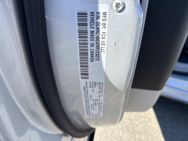 Used 2024 Chrysler Pacifica Touring-L FWD image 20