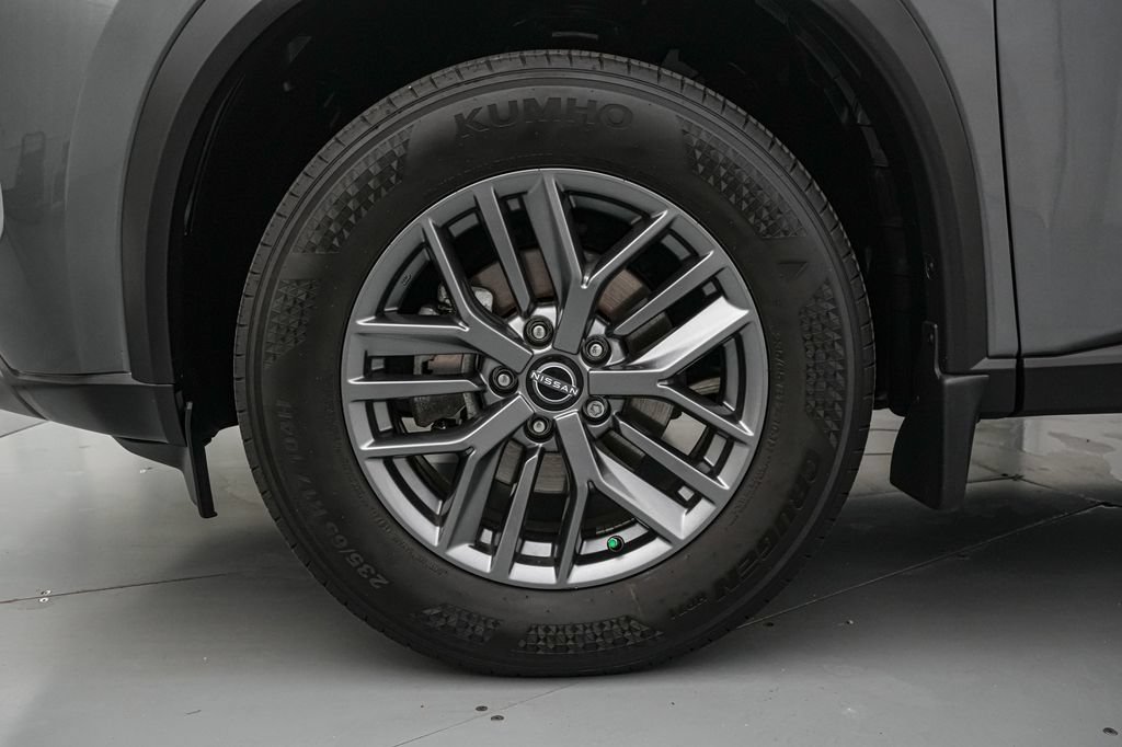 Used 2023 Nissan Rogue S AWD/4WD image 10