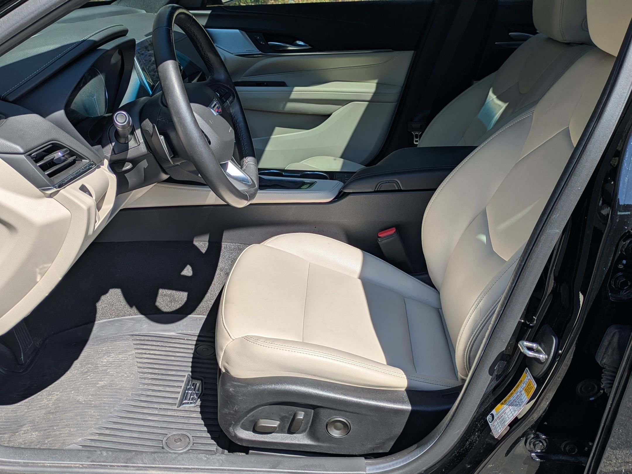 Used 2023 Cadillac CT4 Luxury w/ Sun And Sound Package image 13