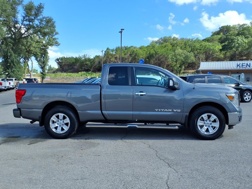 Used 2019 Nissan Titan SV w/ SV Convenience Package RWD image 2