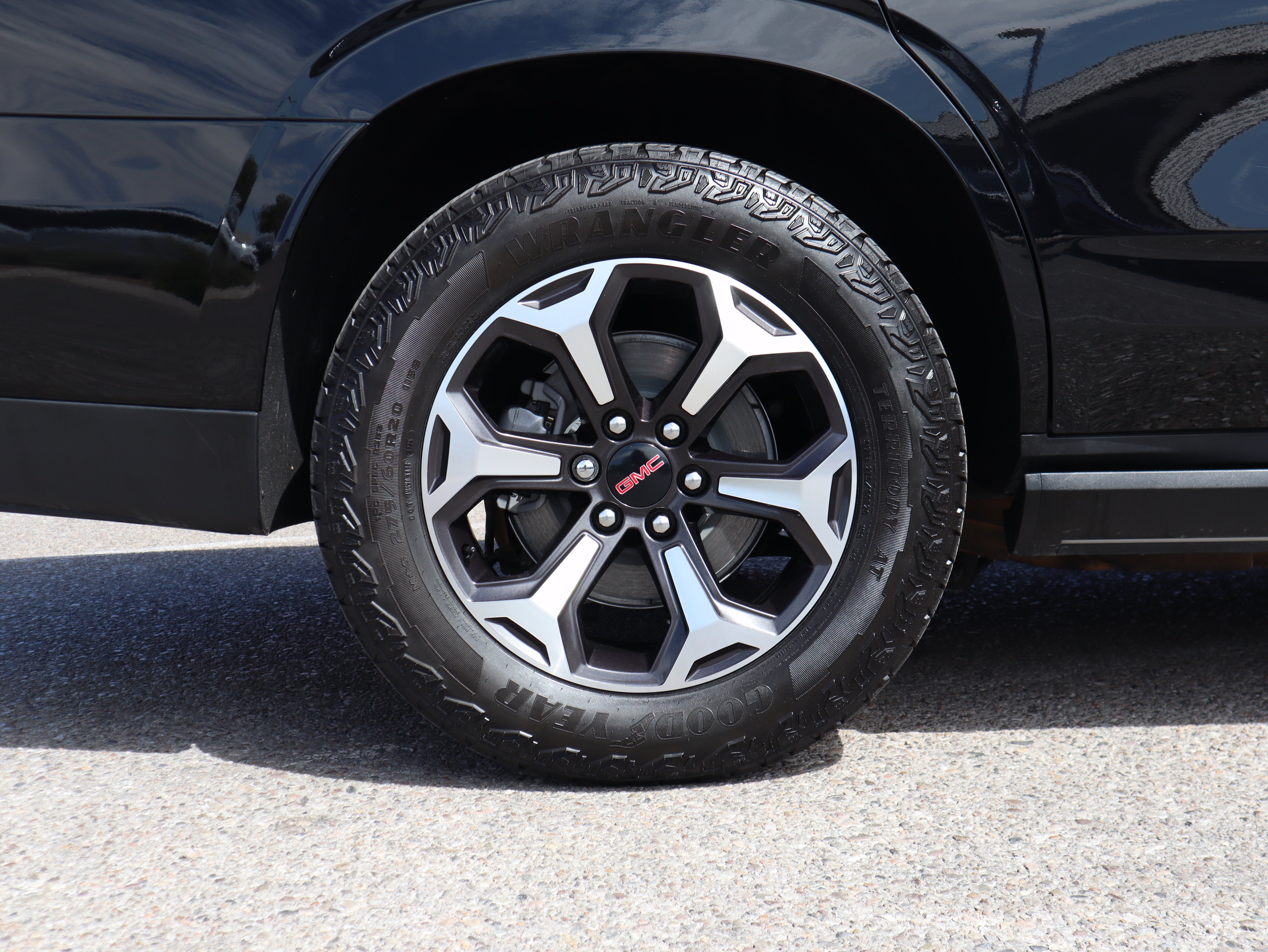 Used 2026 GMC Yukon AT4 Ultimate AWD/4WD image 12