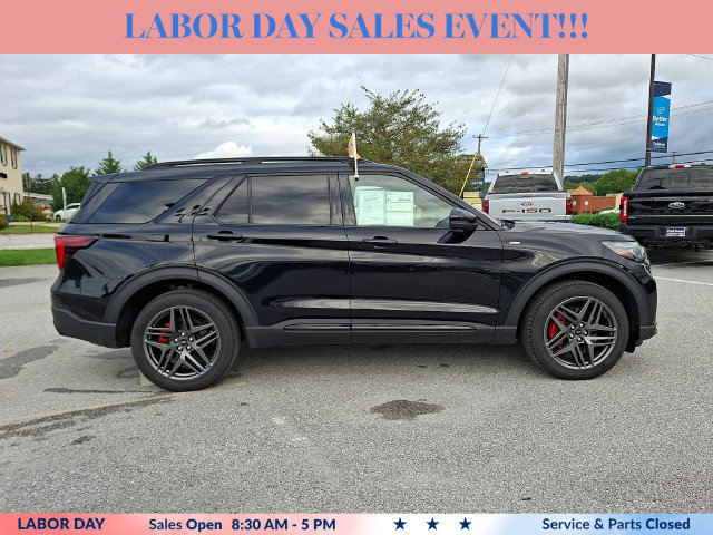 Certified 2025 Ford Explorer ST-Line w/ Premium Package AWD/4WD image 12