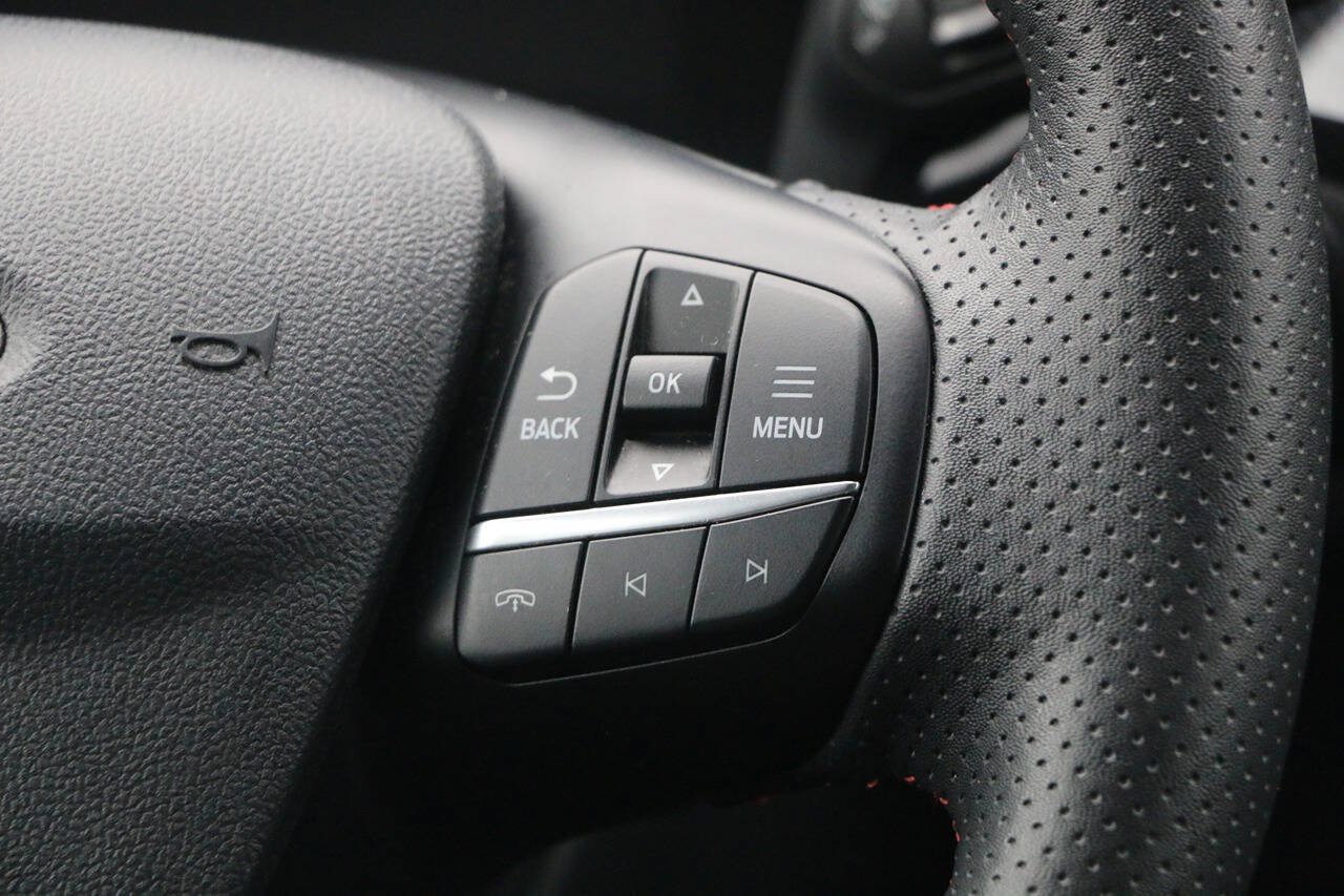 Certified 2025 Ford Escape ST-Line Select AWD/4WD image 18