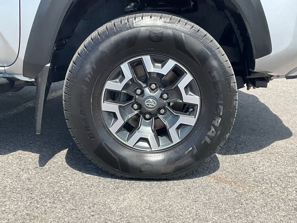 Used 2022 Toyota Tacoma TRD Off-Road AWD/4WD image 24