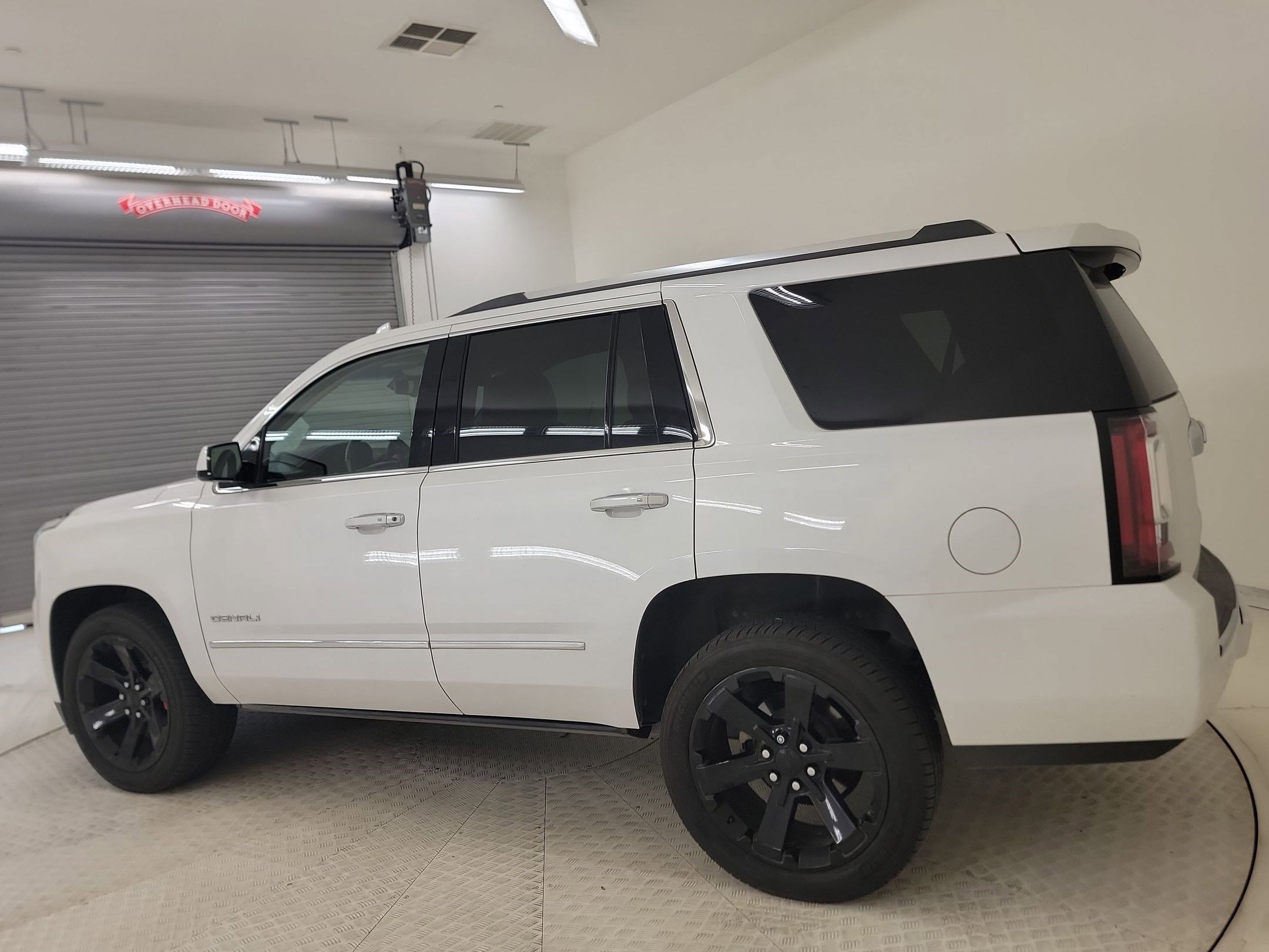 Used 2017 GMC Yukon Denali w/ Open Road Package RWD image 3