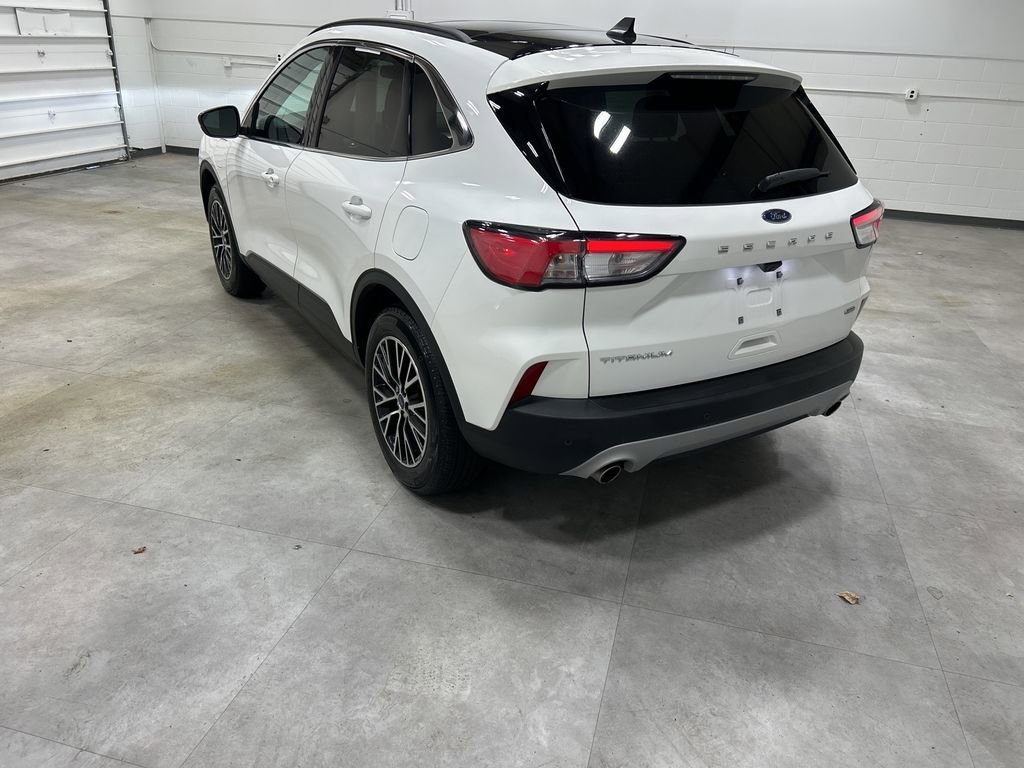 Certified 2022 Ford Escape Titanium image 9