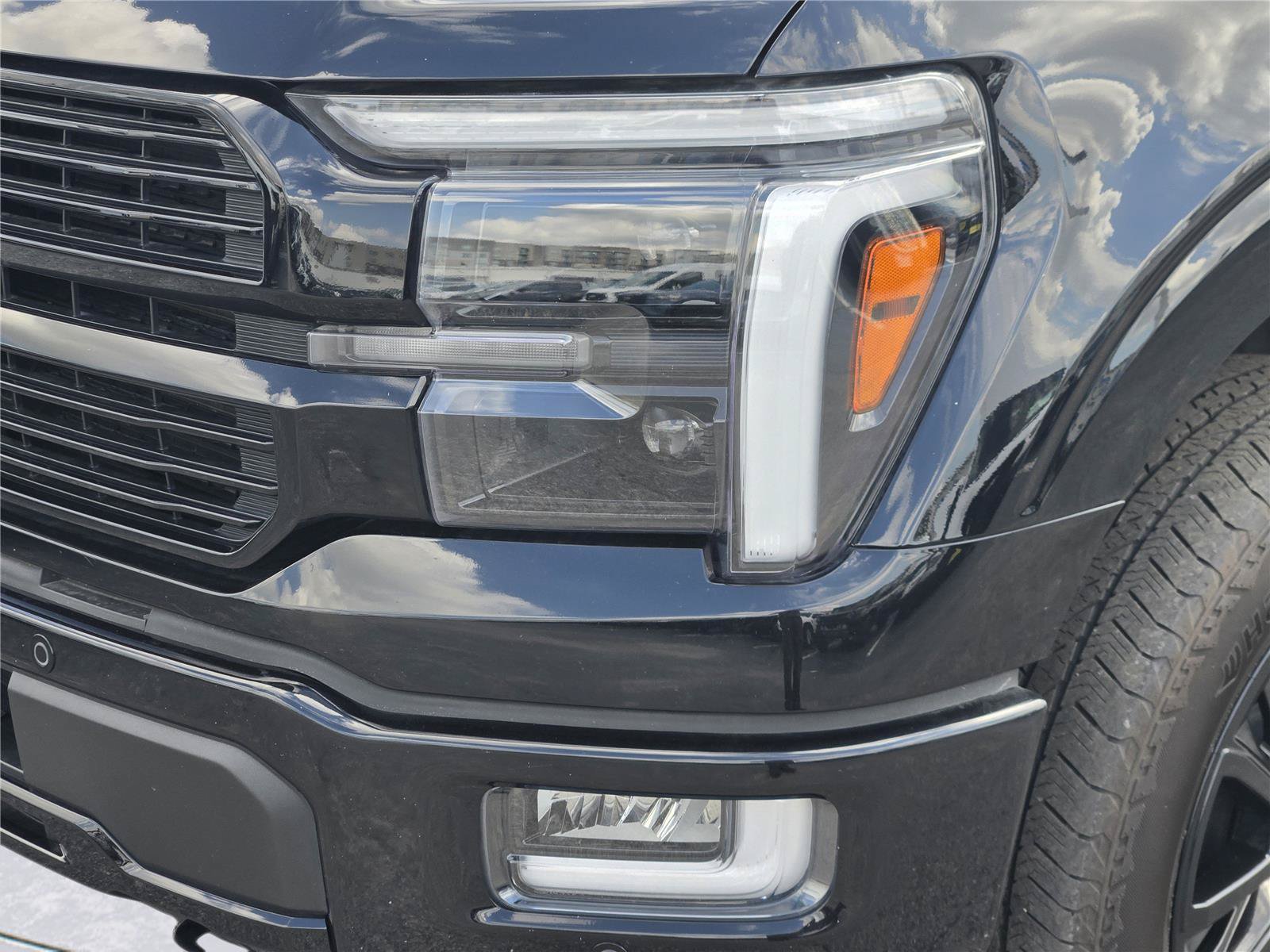 Certified 2025 Ford F150 Platinum w/ FX4 Off-Road Package AWD/4WD image 10