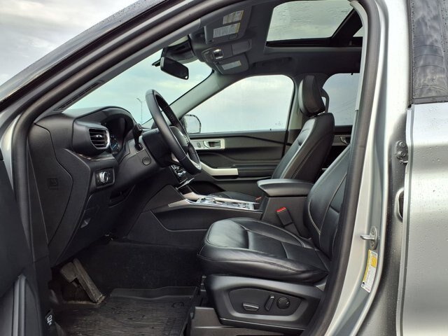 Certified 2022 Ford Explorer Limited w/ Hybrid Equipment Group 310A AWD/4WD image 20