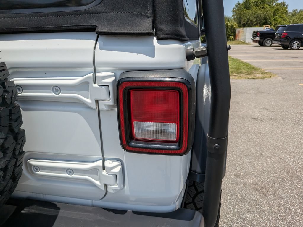 Used 2018 Jeep Wrangler Unlimited Rubicon AWD/4WD image 13