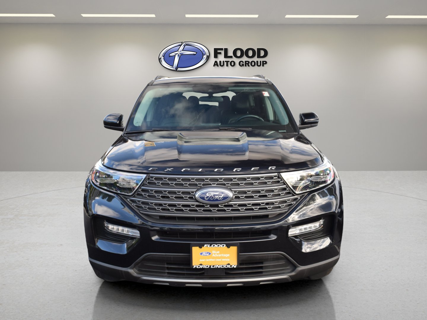 Certified 2024 Ford Explorer XLT w/ Equipment Group 202A AWD/4WD image 2