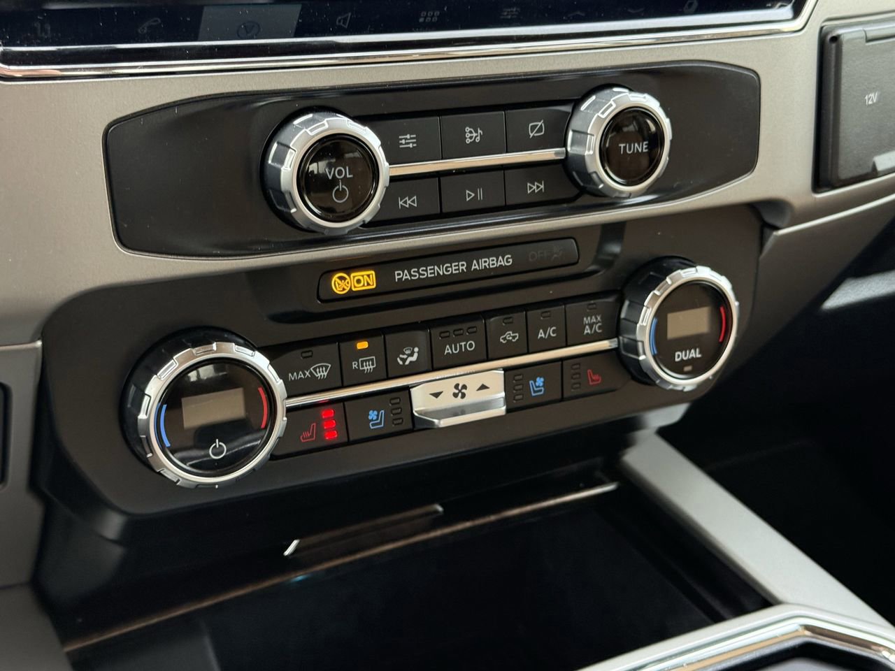 Certified 2022 Ford F250 Lariat w/ Lariat Value Package image 19