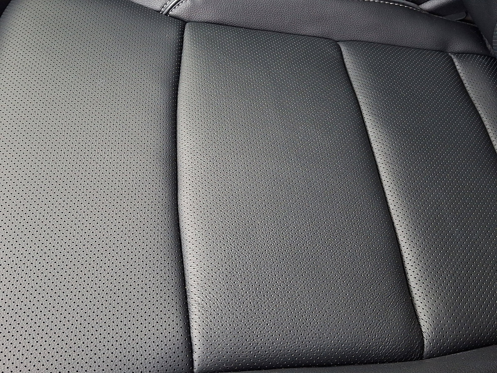 Certified 2023 Ford F150 Lariat w/ Equipment Group 502A High image 26