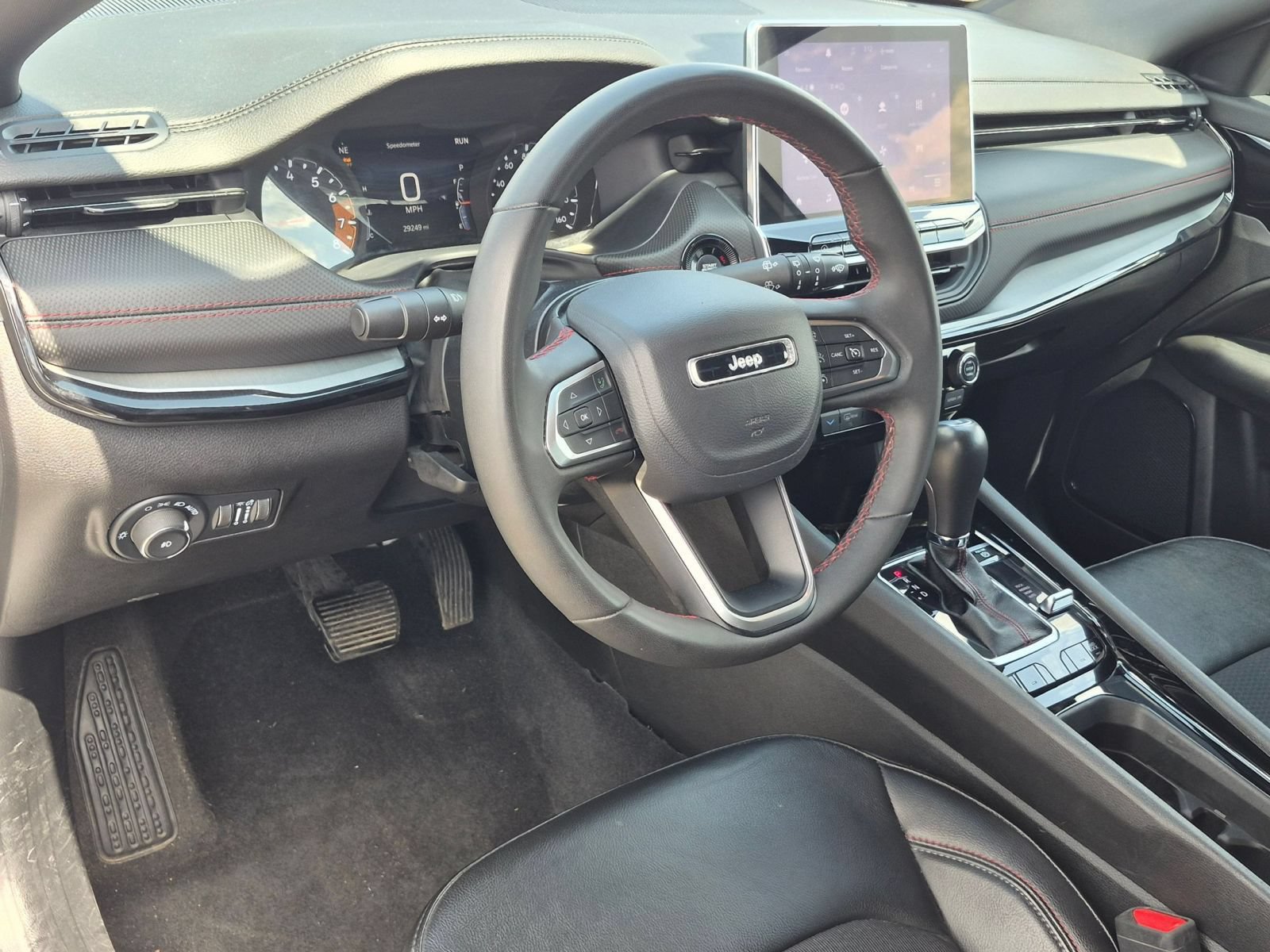 Used 2025 Jeep Compass Trailhawk AWD/4WD image 11
